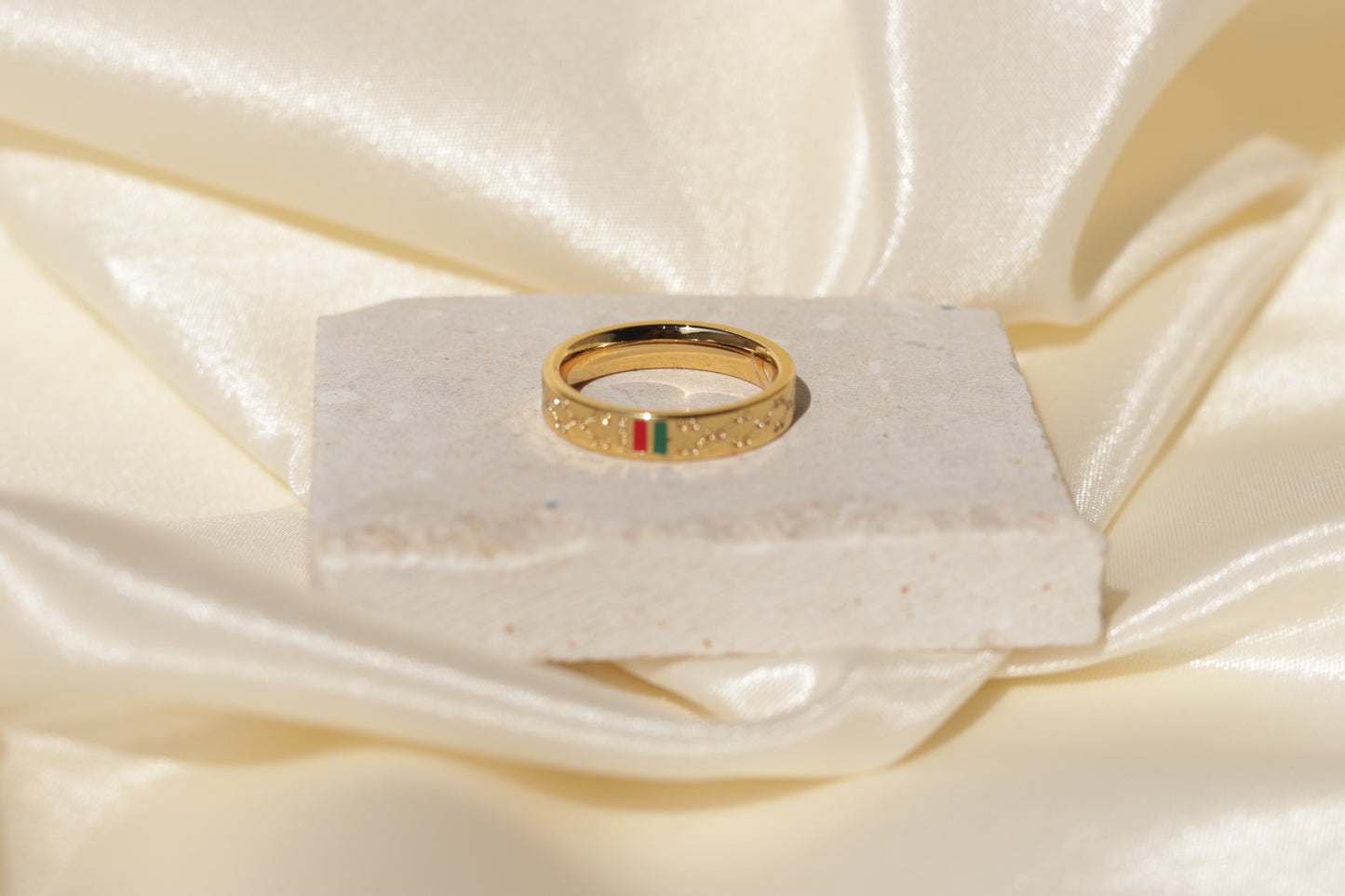 Radiant Edge Gold Handcuff