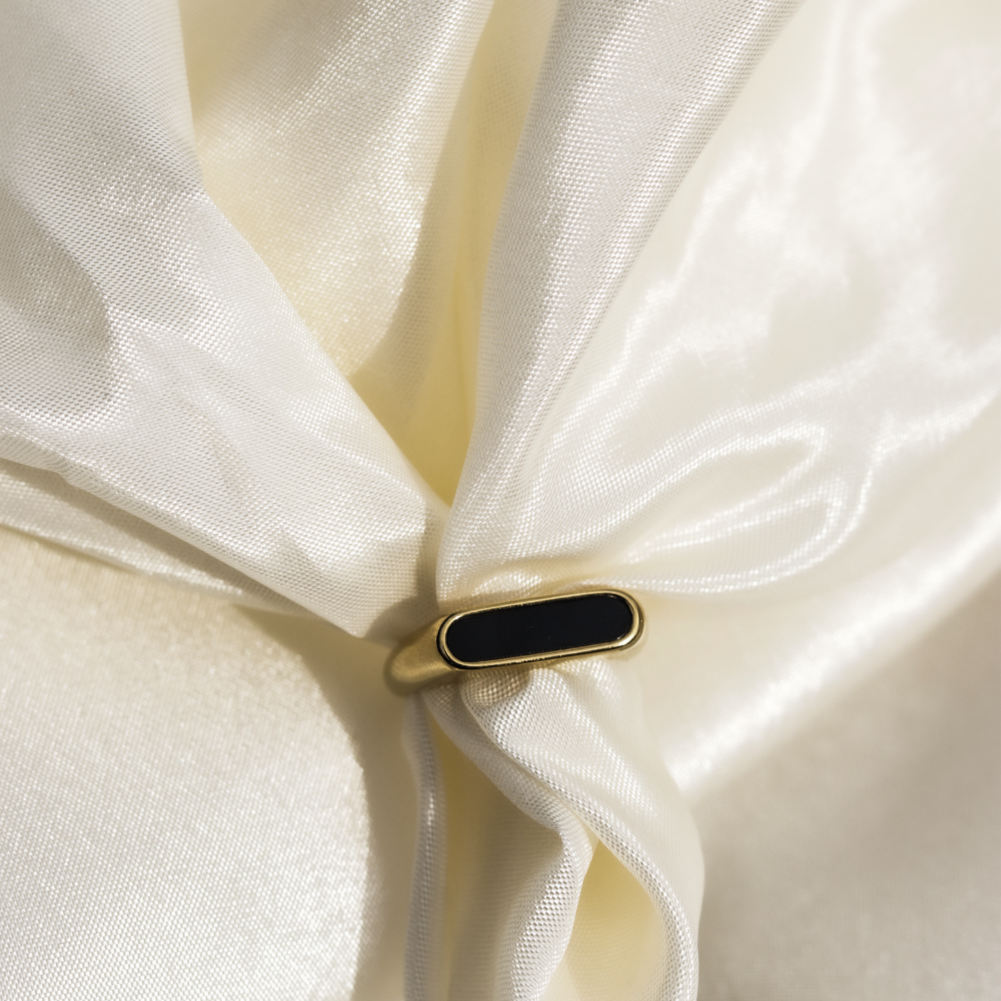 Noir Bar Ring