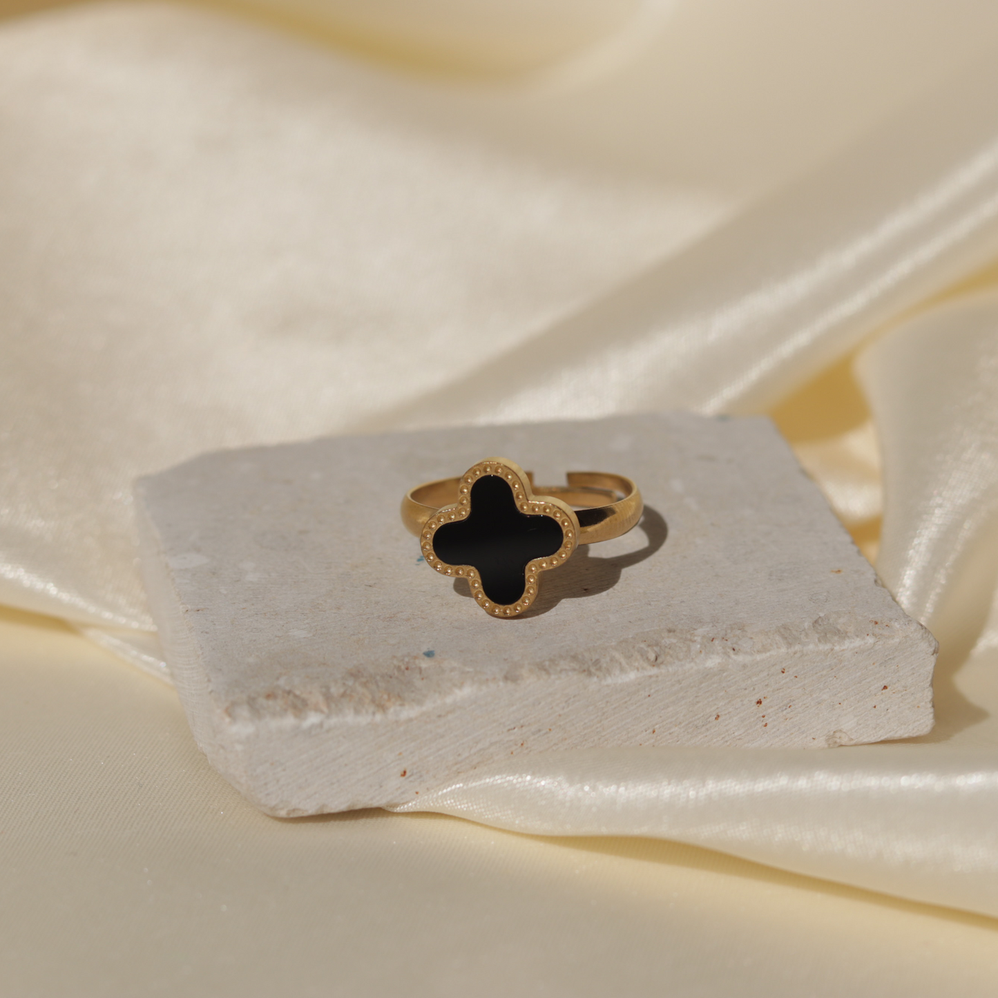Noir Clover Ring
