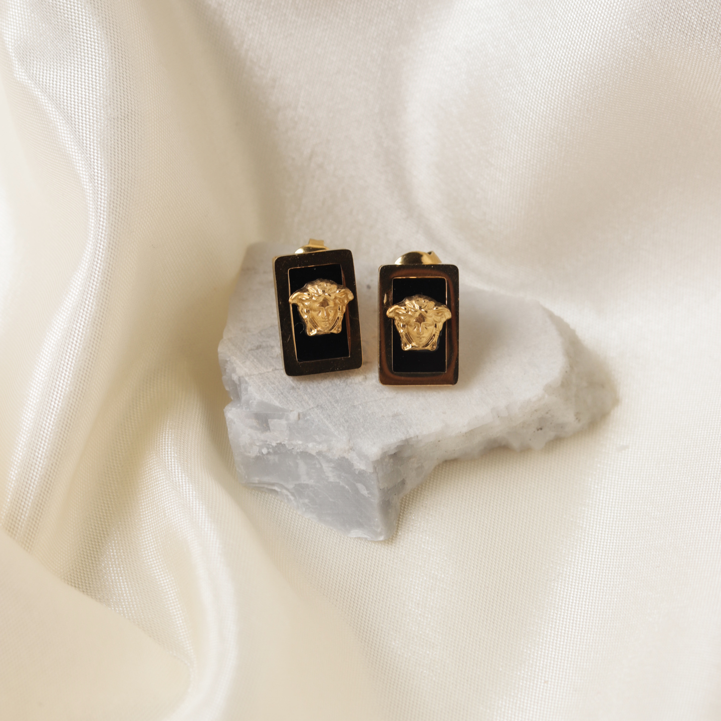 Medusa Studs black Earrings