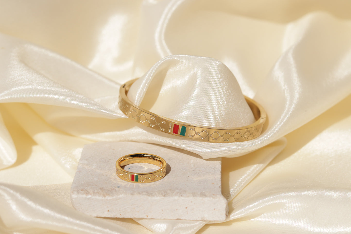 Radiant Edge Gold Handcuff