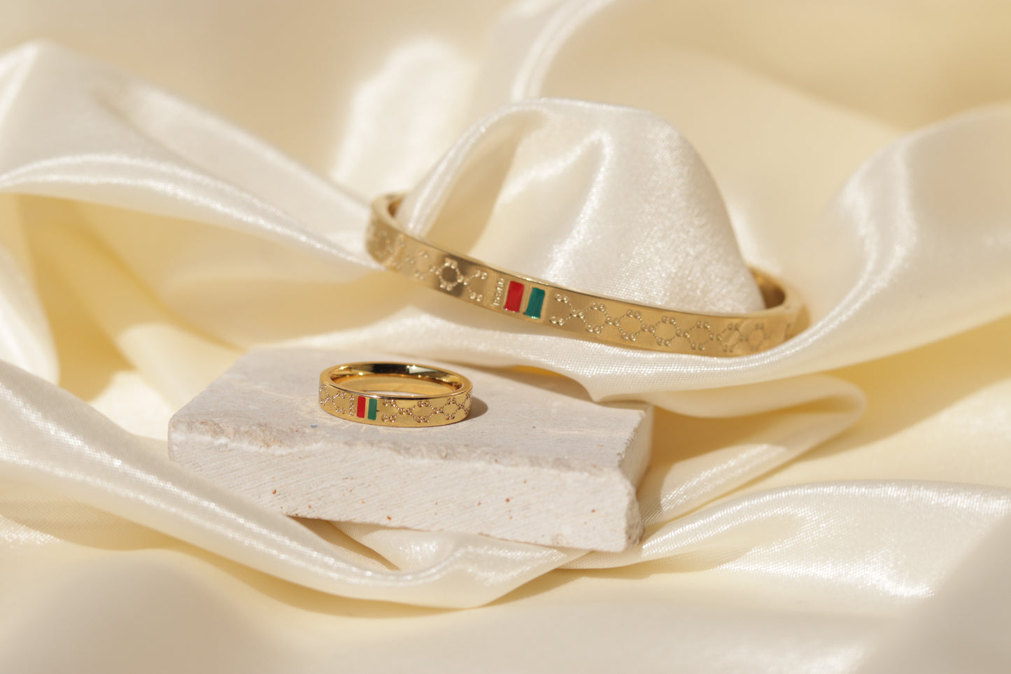 Radiant Edge Gold Handcuff