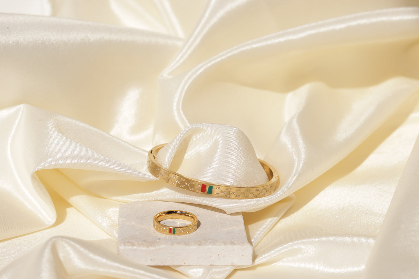 Radiant Edge Gold Handcuff