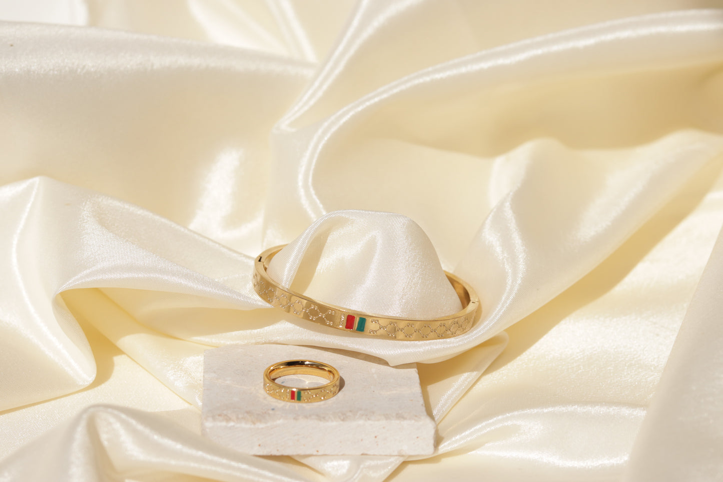 Radiant Edge Gold Handcuff