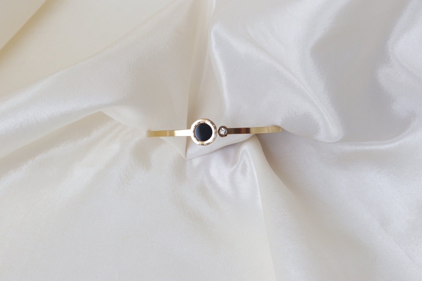 Nior Vault Signature Cuff